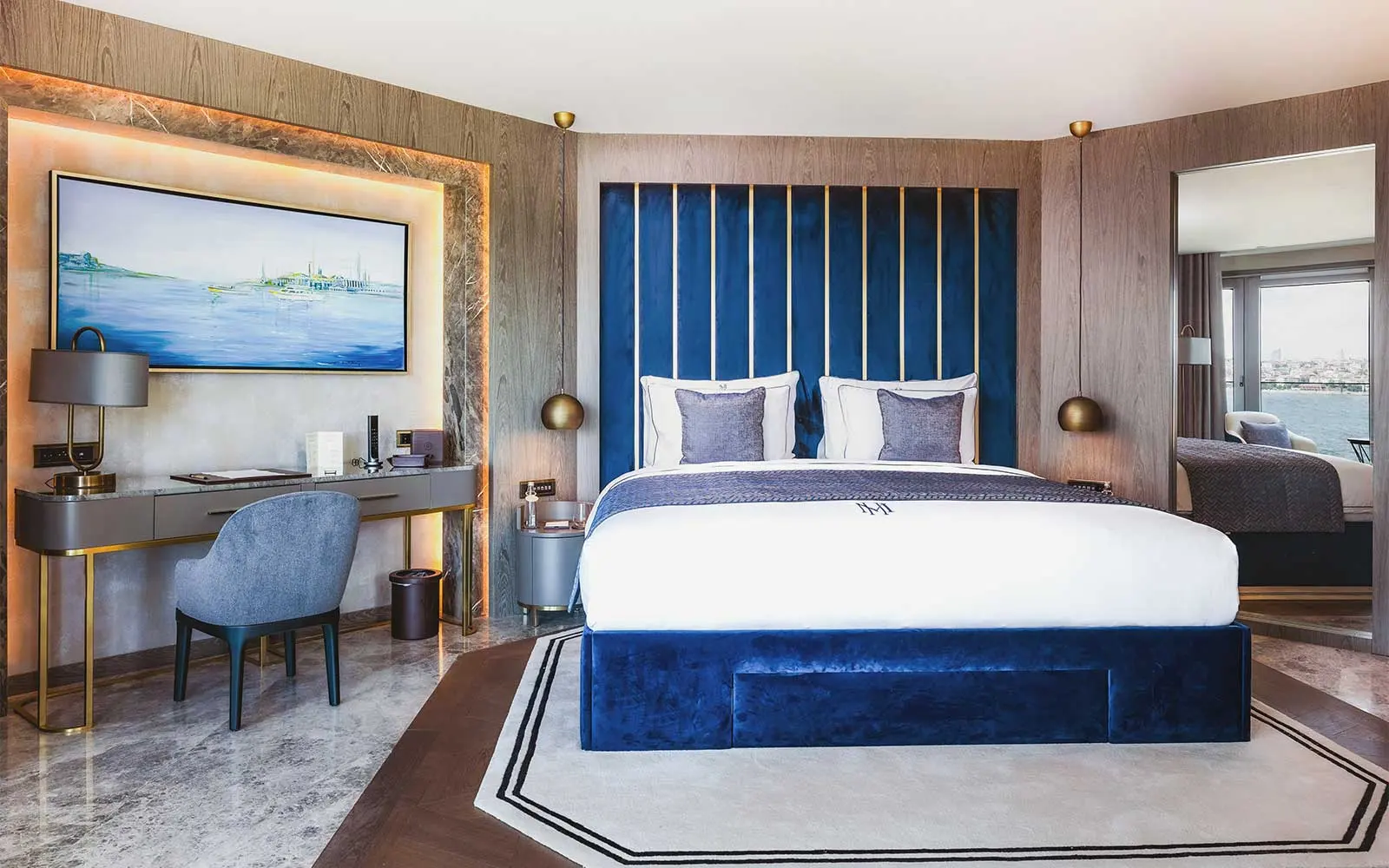 Queen Suite Bedroom