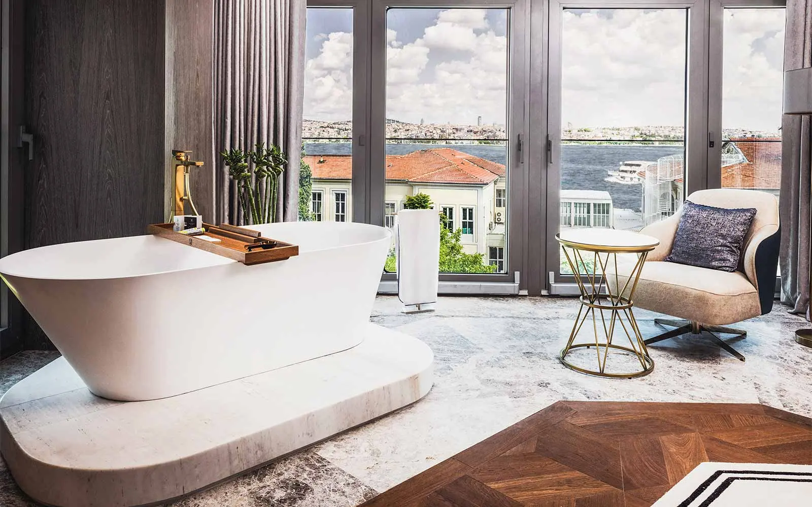 Queen Suite View