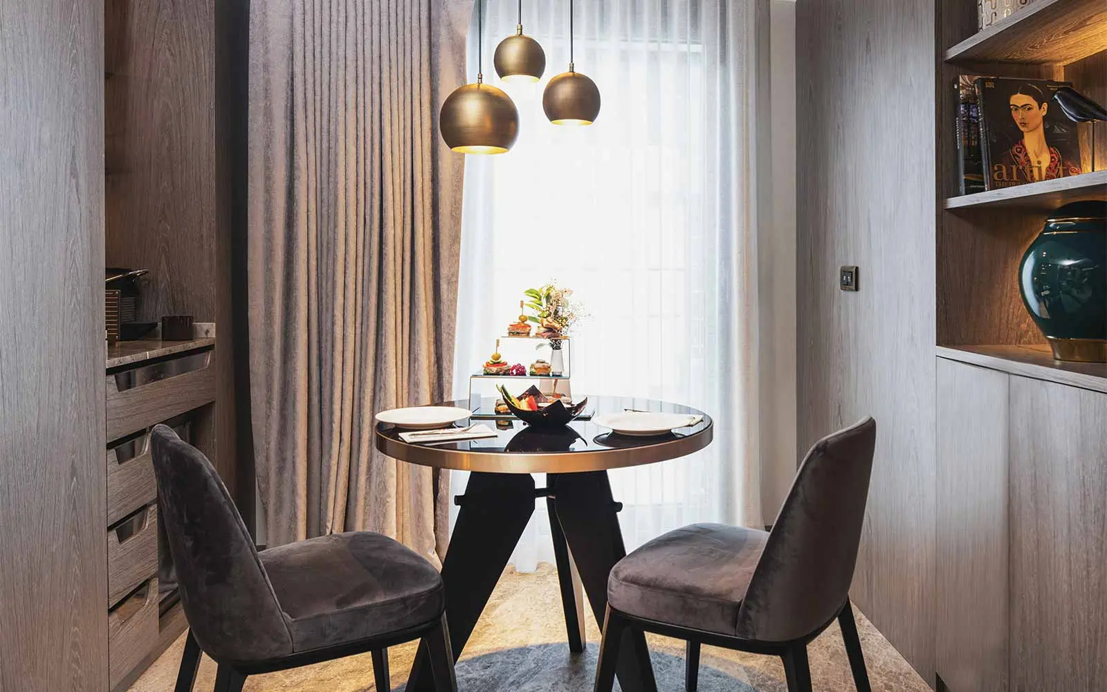 Queen Suite Dining Room