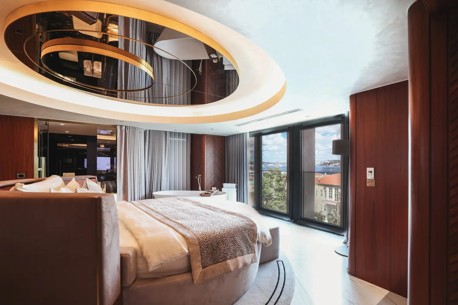 The Maestro Hotel Rooms & Suites